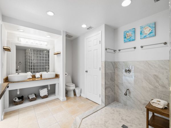 Stunning Duplex Retreat in Holmes Beach – Your Perfect Island Getaway