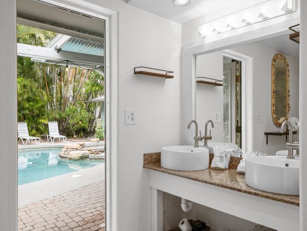 Stunning Duplex Retreat in Holmes Beach – Your Perfect Island Getaway
