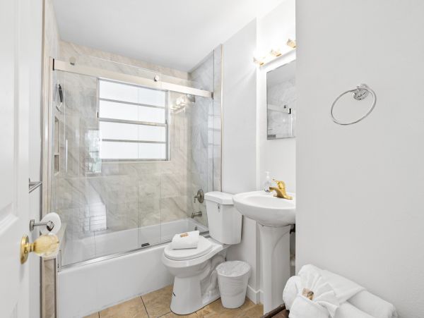 Stunning Duplex Retreat in Holmes Beach – Your Perfect Island Getaway