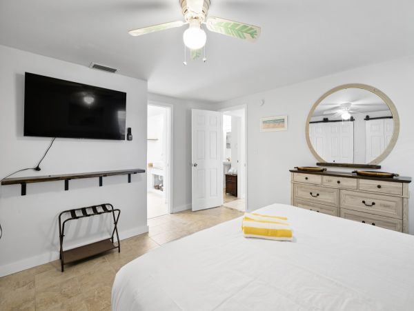 Stunning Duplex Retreat in Holmes Beach – Your Perfect Island Getaway