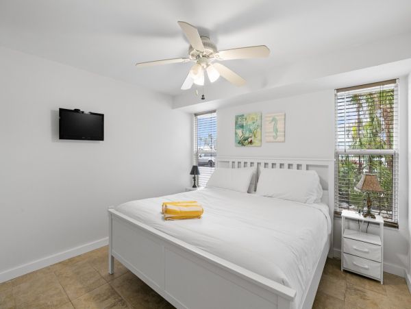 Stunning Duplex Retreat in Holmes Beach – Your Perfect Island Getaway