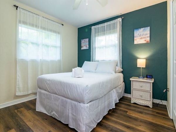 A Lovely Three Bedroom Pool Home in Beautiful Bradenton