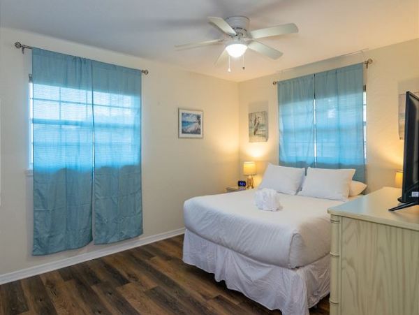 A Lovely Three Bedroom Pool Home in Beautiful Bradenton
