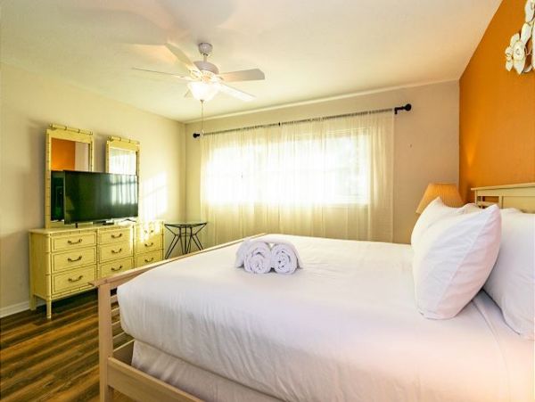 A Lovely Three Bedroom Pool Home in Beautiful Bradenton