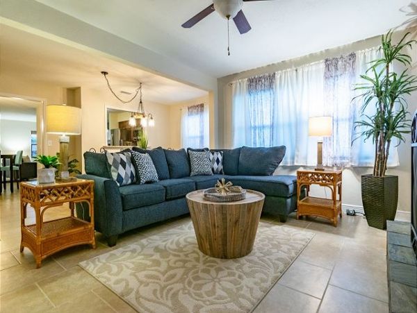 A Lovely Three Bedroom Pool Home in Beautiful Bradenton
