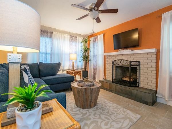 A Lovely Three Bedroom Pool Home in Beautiful Bradenton