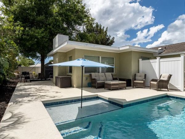 A Lovely Three Bedroom Pool Home in Beautiful Bradenton