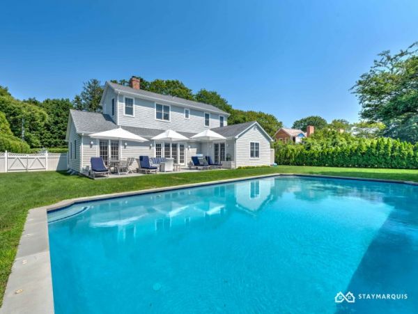 Hamptons Home 1020578