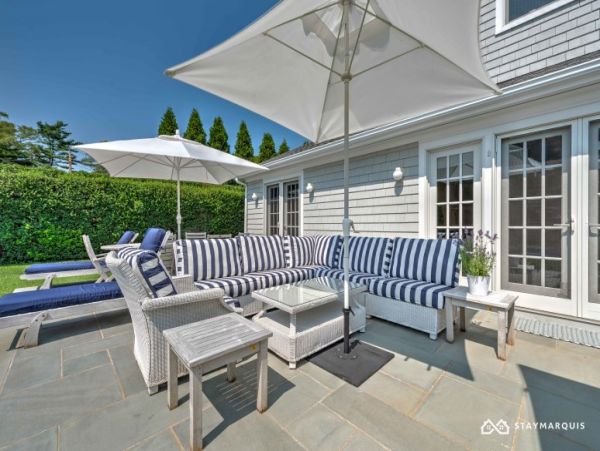 Hamptons Home 1020578