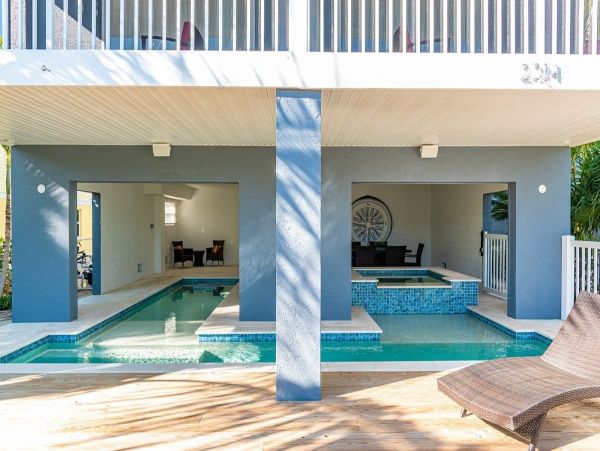 4 Bedroom Getaway with Large Private Pool, Spa & Bay Views