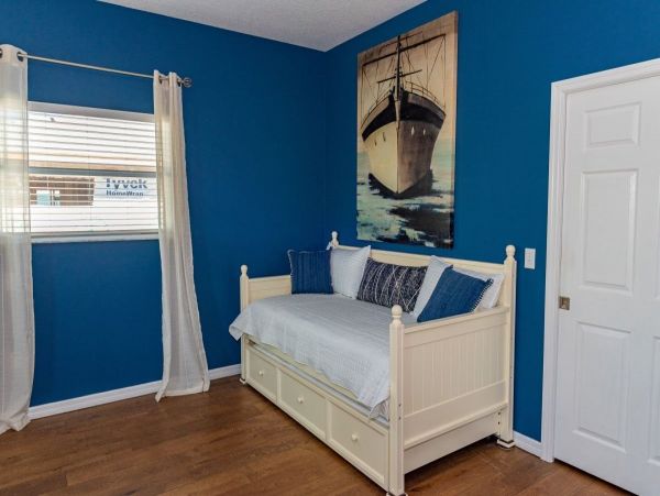 4 Bedroom Getaway with Large Private Pool, Spa & Bay Views