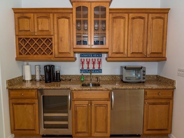 4 Bedroom Getaway with Large Private Pool, Spa & Bay Views