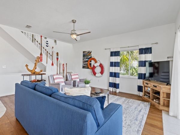 4 Bedroom Getaway with Large Private Pool, Spa & Bay Views