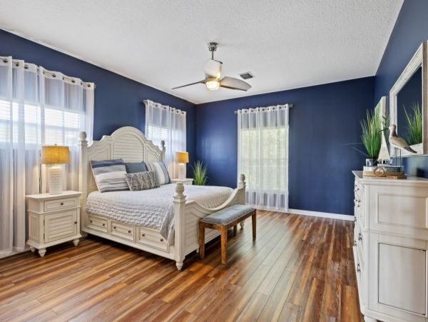 4 Bedroom Getaway with Large Private Pool, Spa & Bay Views
