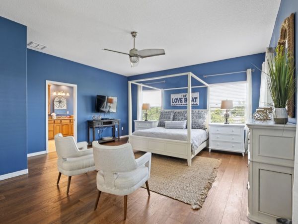 4 Bedroom Getaway with Large Private Pool, Spa & Bay Views