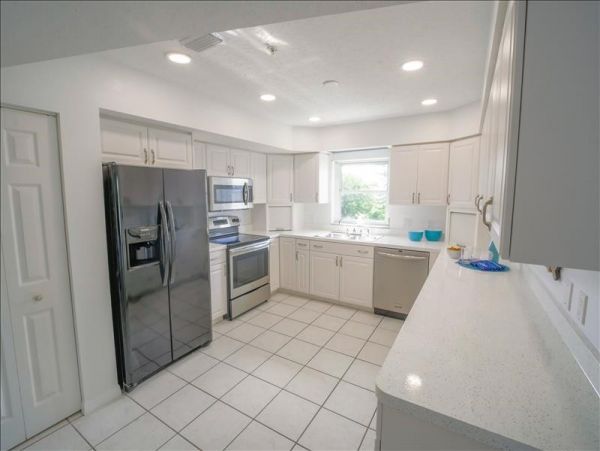 Charming Gulf Front Condo on Anna Maria Island