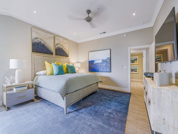 Luxury Penthouse directly on beach Top floor corner unit