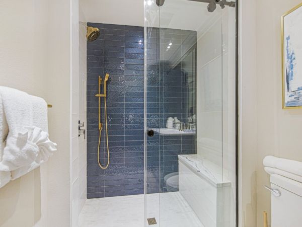 Luxury Penthouse directly on beach Top floor corner unit