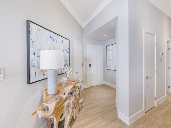 Luxury Penthouse directly on beach Top floor corner unit