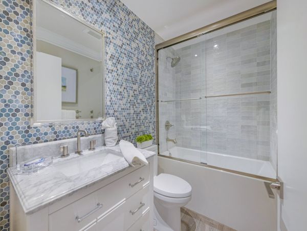 Luxury Penthouse directly on beach Top floor corner unit