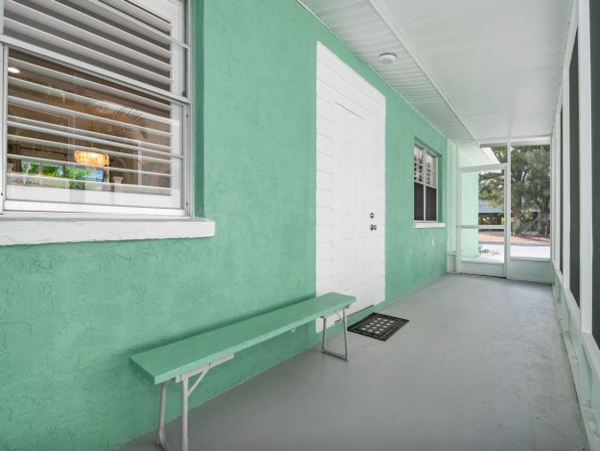Cute one bedroom duplex steps to beach