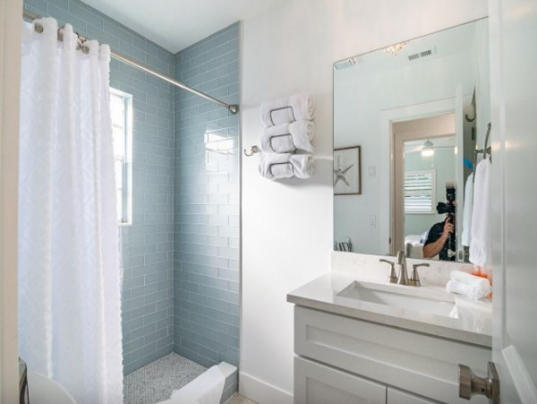 Cute one bedroom duplex steps to beach