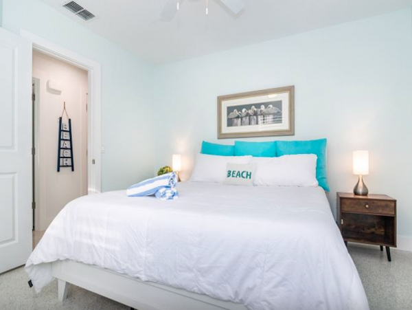 Cute one bedroom duplex steps to beach