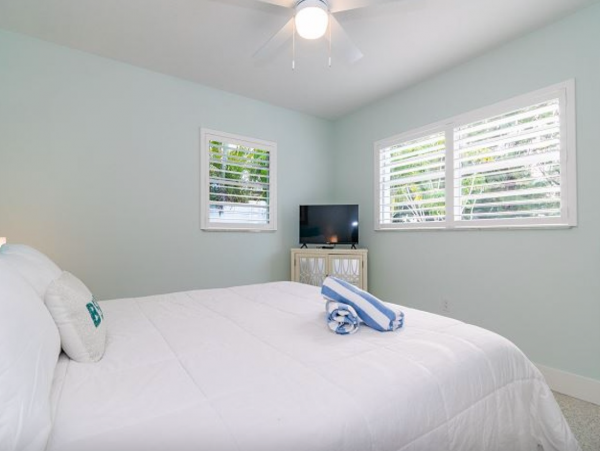 Cute one bedroom duplex steps to beach