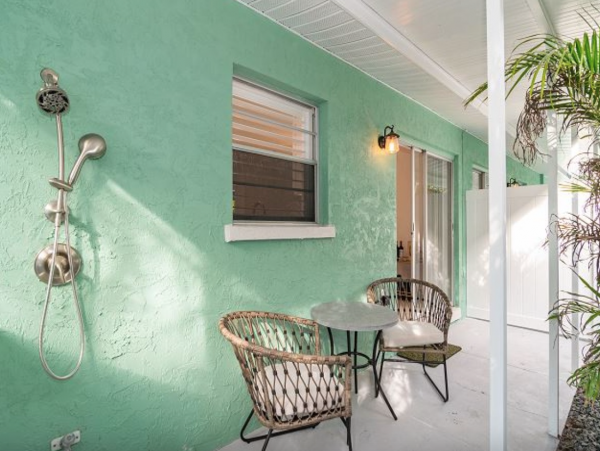 Cute one bedroom duplex steps to beach