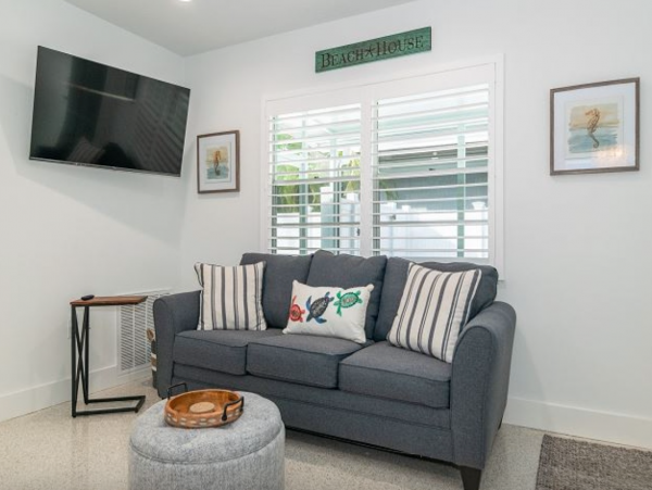 Cute one bedroom duplex steps to beach