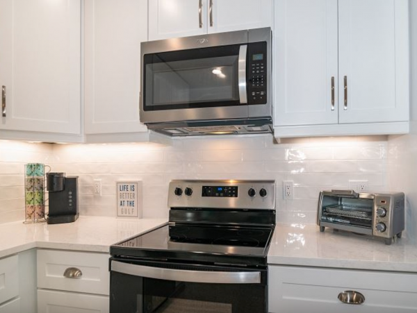 Cute one bedroom duplex steps to beach
