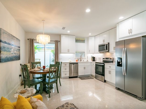 Cute one bedroom duplex steps to beach