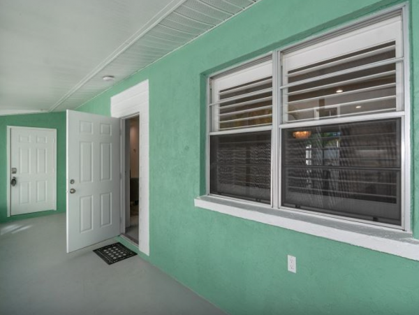 Cute one bedroom duplex steps to beach