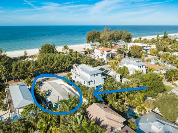 Cute one bedroom duplex steps to beach