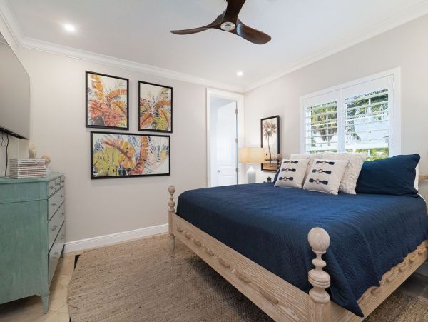 Six Bedroom Gorgeous Pool Vacation Home in Holmes Beach