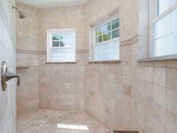 Six Bedroom Gorgeous Pool Vacation Home in Holmes Beach