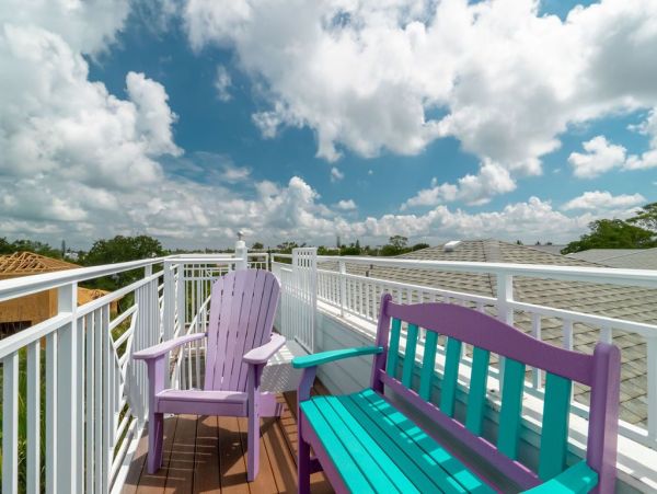 Six Bedroom Gorgeous Pool Vacation Home in Holmes Beach