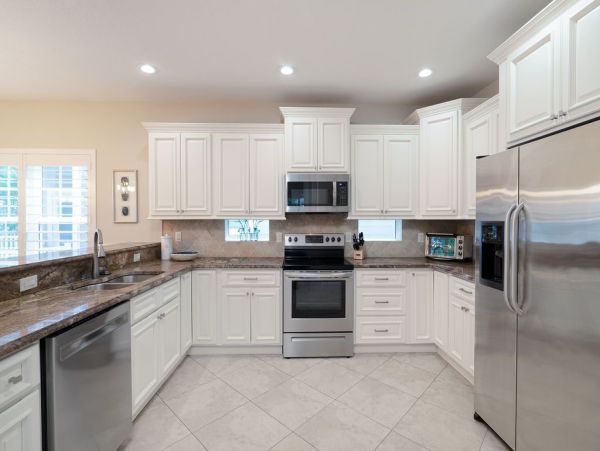 Six Bedroom Gorgeous Pool Vacation Home in Holmes Beach