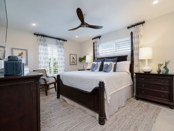 Six Bedroom Gorgeous Pool Vacation Home in Holmes Beach