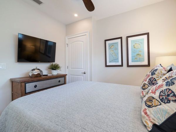 Six Bedroom Gorgeous Pool Vacation Home in Holmes Beach