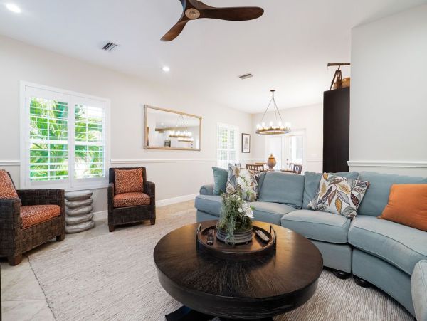 Six Bedroom Gorgeous Pool Vacation Home in Holmes Beach
