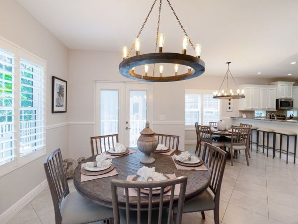 Six Bedroom Gorgeous Pool Vacation Home in Holmes Beach