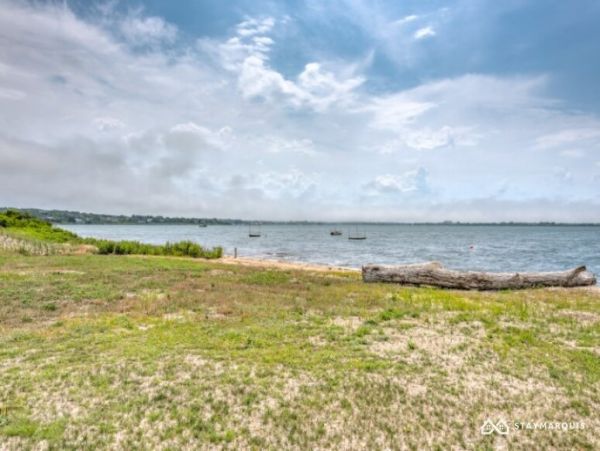 Hamptons Home 1020600