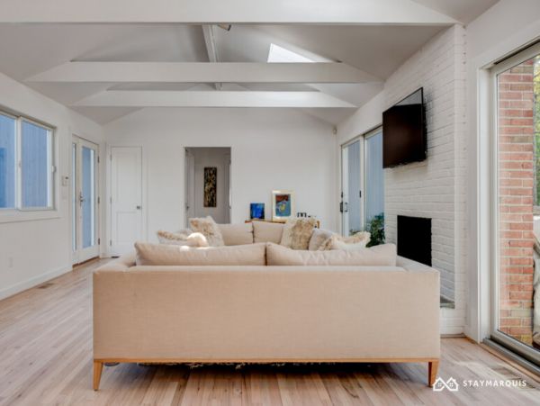 Hamptons Home 1020601
