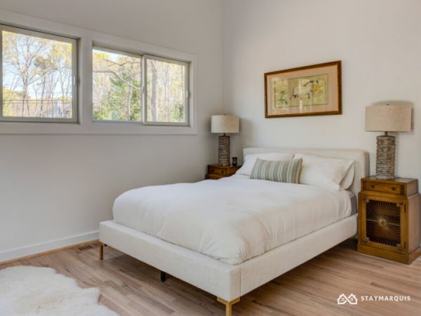 Hamptons Home 1020601