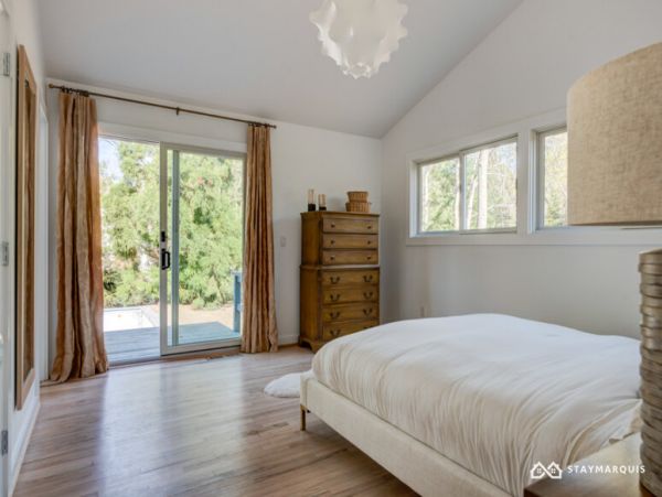 Hamptons Home 1020601