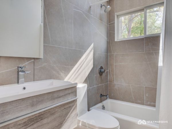 Hamptons Home 1020601