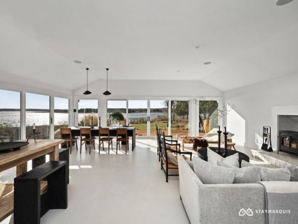 Hamptons Home 1020602