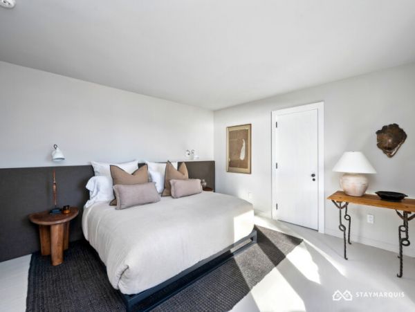 Hamptons Home 1020602