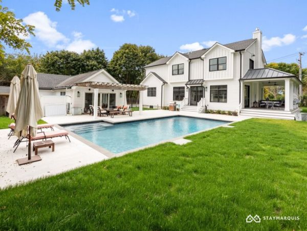 Hamptons Home 1020606